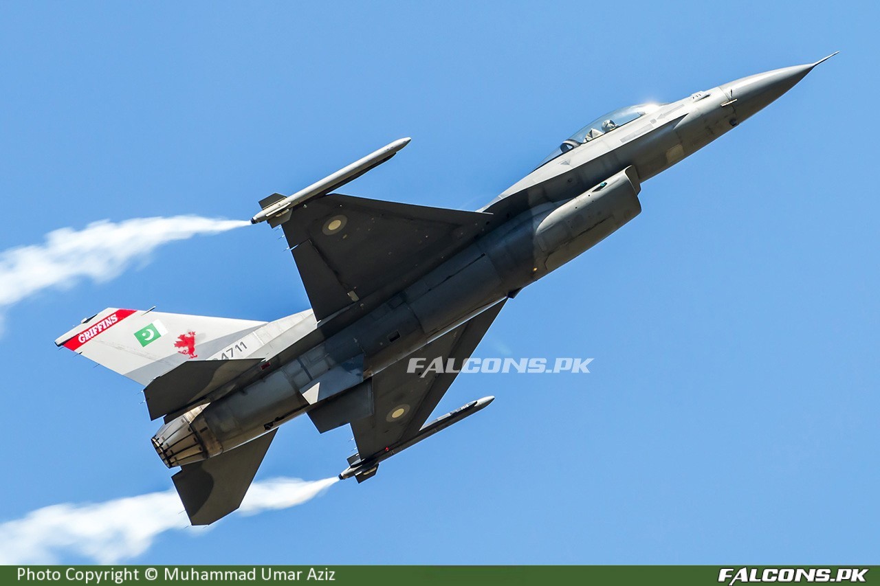 Pakistan Air Force General Dynamics F-16AM Fighting Falcon Full Size Aviation Photo